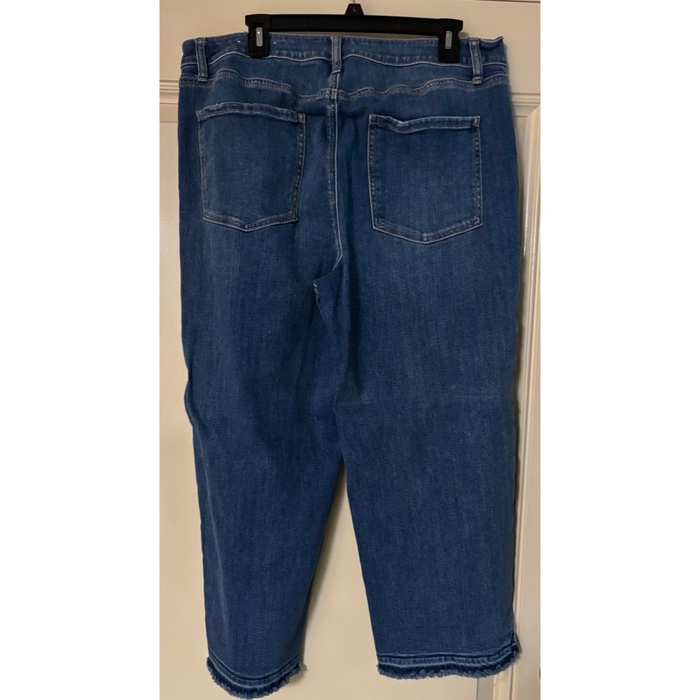 Chico's Classic Blue Cropped Jeans. Size 14 size 3 in Chicos. - Picture 2 of 3